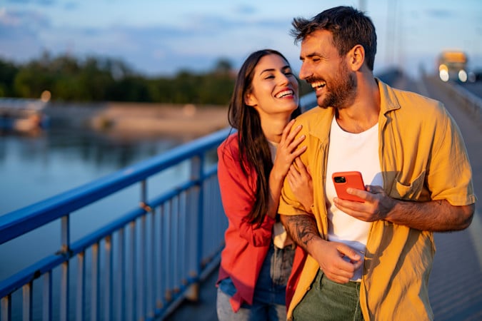 Açıkça ifade edilmese bile davranışlardan hoşlanmayı anlamanın yolları: sosyal medya sinyalleri, küçük jestler vs.